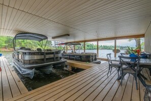 Outdoor dining -  Waterfront, w/covered boat slip, screened gazebo, kayaks, slide w/swim area (Hot Springs)