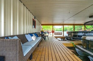 Outdoor dining -  Waterfront, w/covered boat slip, screened gazebo, kayaks, slide w/swim area (Hot Springs)