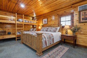 1 bedroom, iron/ironing board, free WiFi, bed sheets -  Waterfront, w/covered boat slip, screened gazebo, kayaks, slide w/swim area (Hot Springs)