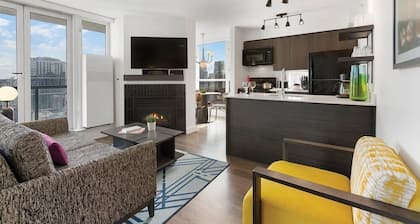 Vancouver | Urban Group Retreat | Walkable + Sauna | 2BR