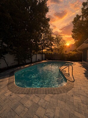Outdoor pool - Peaceful 3-bedroom house with AC in sunny Tampa (Tampa)