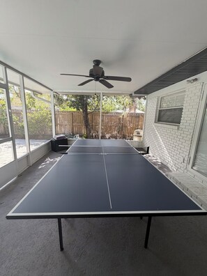 Games room - Peaceful 3-bedroom house with AC in sunny Tampa (Tampa)