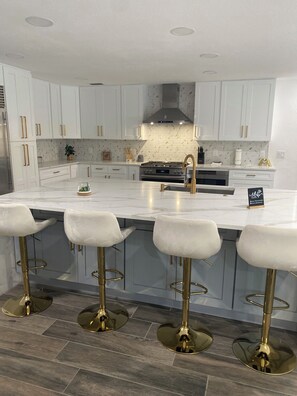 Private kitchen - Peaceful 3-bedroom house with AC in sunny Tampa (Tampa)