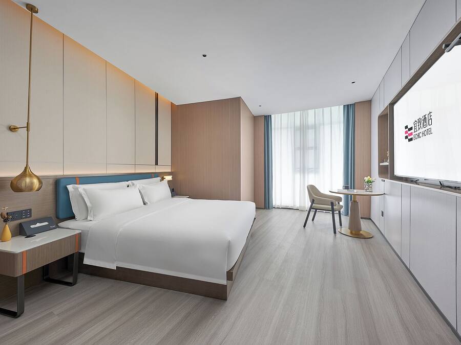 Habitación Business doble, vistas a la ciudad | Escritorio, espacio para trabajar con un portátil, cortinas opacas