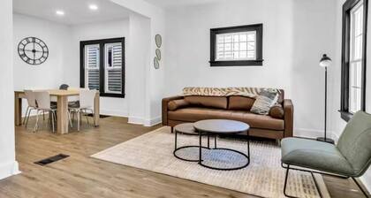 Stylish 4BR Home l Mins to Falls & All Attractions