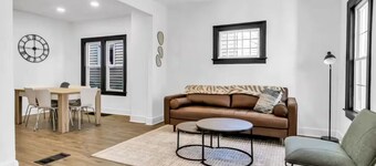 Stylish 4BR Home l Mins to Falls & All Attractions