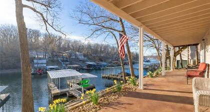 Great family retreat! Lakefront, 4bed/2Ba, quiet cove & private dock.