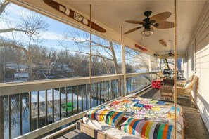 Property grounds - Great family retreat! Lakefront, 4bed/2Ba, quiet cove & private dock. (Eldon)
