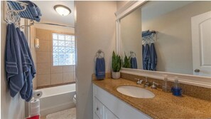 Hair dryer, towels, soap, toilet paper - Great family retreat! Lakefront, 4bed/2Ba, quiet cove & private dock. (Eldon)