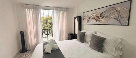 5 habitaciones, tabla de planchar con plancha, internet y ropa de cama