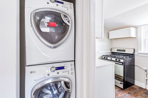 Walk to Churchill Downs Derby Week Private Cottage Sleeps 4-6