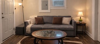 Walk to Churchill Downs Derby Week Private Cottage Sleeps 4-6