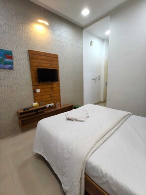 Deluxe Room - Hotel VD Rooms Althan (Surat)