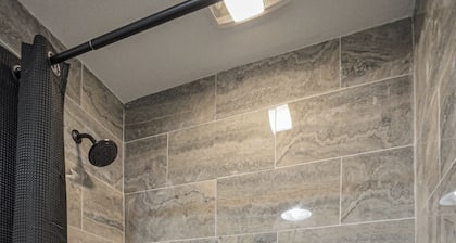 Hidden Nature Haven - Stylish Comfort near Cincy