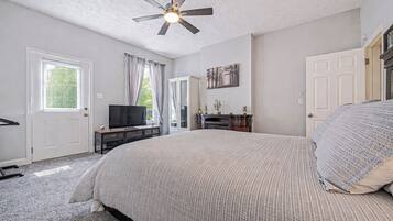 3 bedrooms, in-room safe, desk, iron/ironing board