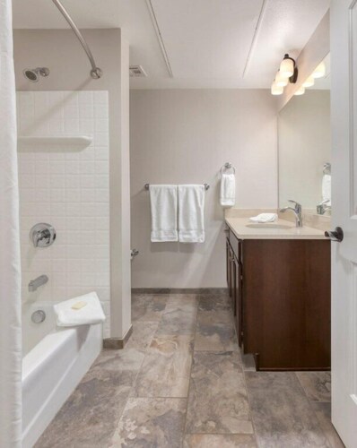 Yellowstone | Comfortable Nature Retreat | Pool + Nature | 2BR Queen