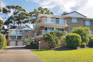 Exterior - Bella Vista 1 - 2 Bedroom Apartment Ocean Views (Mollymook)