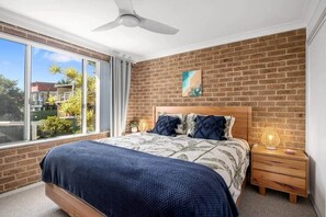 Room - Bella Vista 1 - 2 Bedroom Apartment Ocean Views (Mollymook)