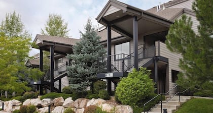Wolf Creek | Romantic Ski Retreat | Pool + Ski