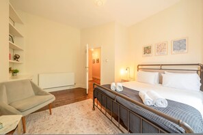 House - Roomy 2 Bed Garden Flat Quick Links to Central (London)