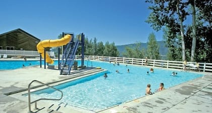 Wolf Creek | Cozy Ski Retreat | Pool + Ski | 2BR
