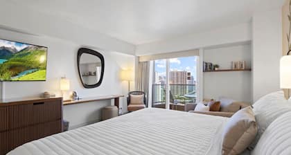 Luxury Hotel Suite-24th Floor, Ocean & City Views