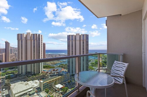Luxury Hotel Suite-24th Floor, Ocean & City Views