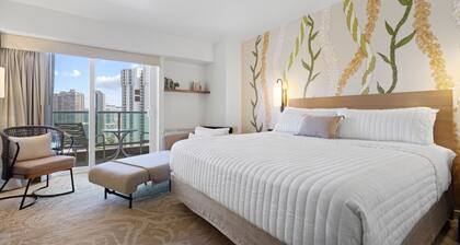 Luxury Hotel Suite-24th Floor, Ocean & City Views
