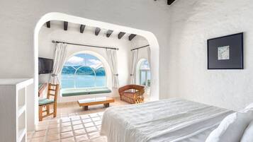In-room safe, desk, iron/ironing board, WiFi