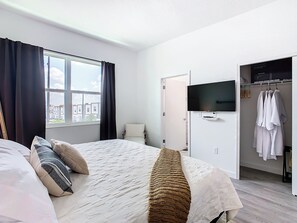 3 bedrooms, desk, iron/ironing board, travel cot - Romantic Oasis Disney Retreat - Resort Pool - Private Hot Tub - Vacation Home (Davenport)