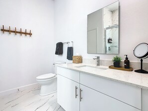 Hair dryer, towels, soap, shampoo - Romantic Oasis Disney Retreat - Resort Pool - Private Hot Tub - Vacation Home (Davenport)