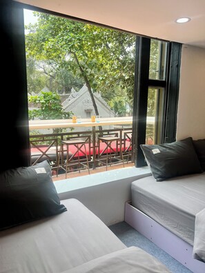 1 bedroom, iron/ironing board, free WiFi - Hoan Kiem Lake View / Balcony / 3Q Beds / 6 Pax (Hà Nội)