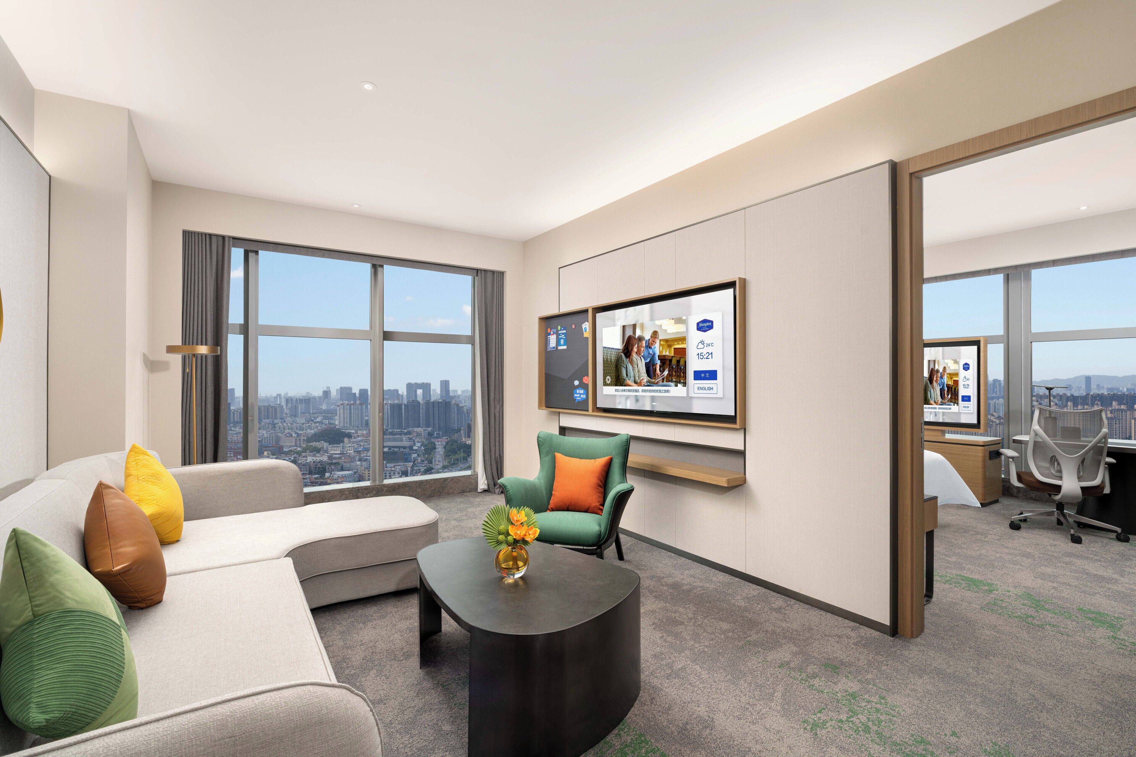Classic Suite, City View | Living area