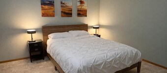 Whisper Creek - Cozy Creekside Retreat