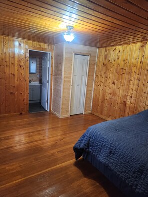 Room - Walden Legacy Lodge – North Park Basecamp - Hunt, Fish, Hike, and Snowmobile (Walden)