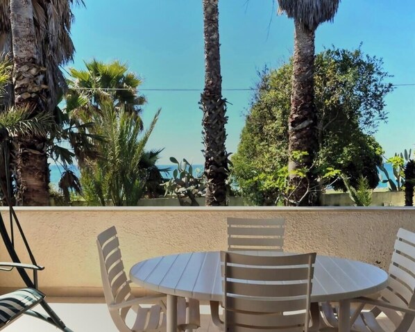 Outdoor dining - Villa Mirella by the sea (Nardò)