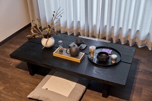 Habitación doble Deluxe | Cortinas blackout, insonorización, wifi gratis y ropa de cama 