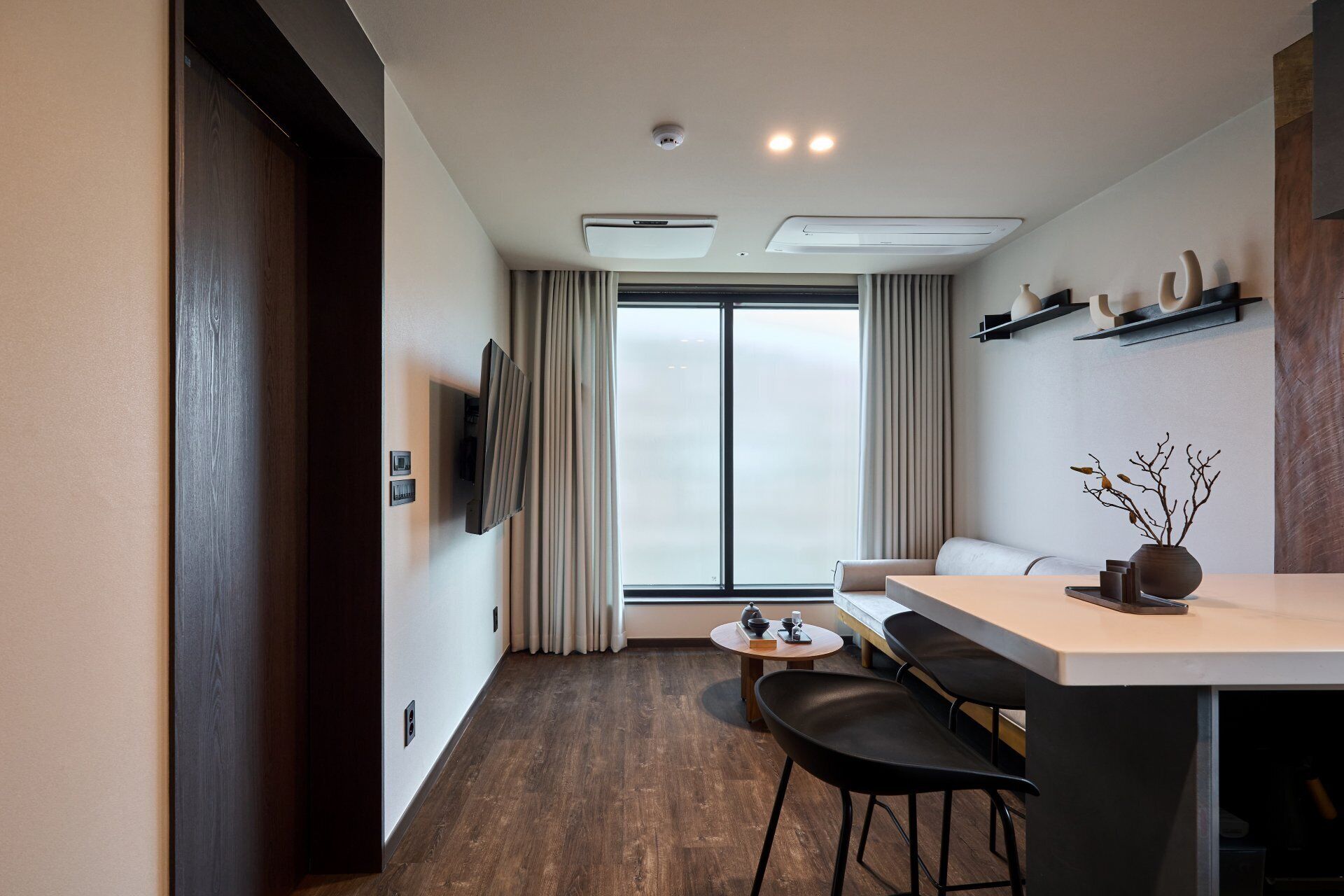 Signature Suite Family | Cortinas opacas, sistema de insonorización, wifi gratis y ropa de cama
