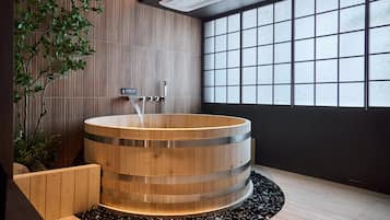 Signature Suite Spa Family | Private spa tub