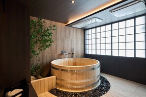Signature Suite Spa Family | Tina de hidromasaje privada