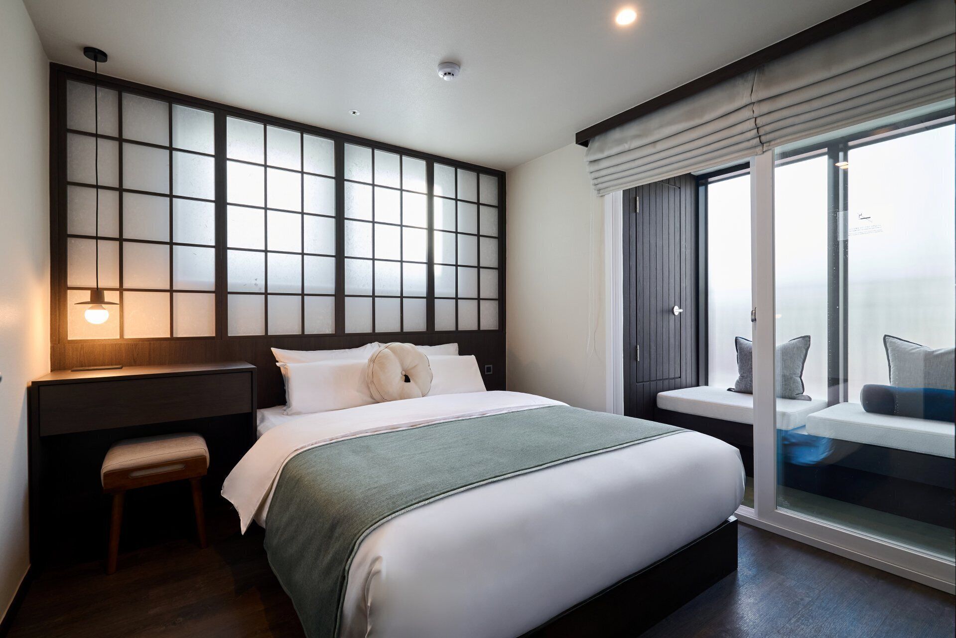 Signature Spa Family | Cortinas opacas, sistema de insonorización, wifi gratis y ropa de cama