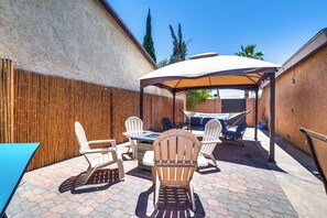 Outdoor dining - Lux - Mins To Strip, Allegiant Stadium and The Sphere (Las Vegas)