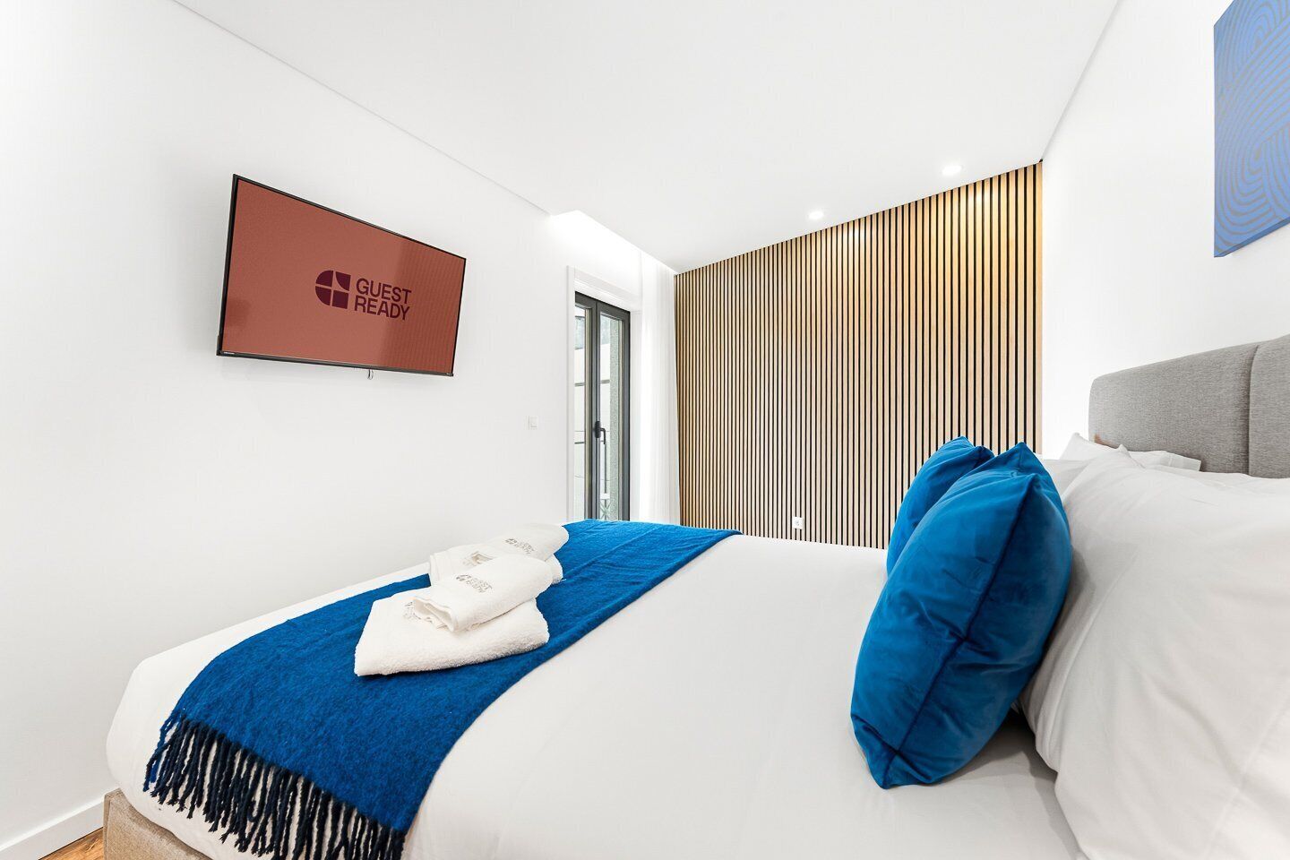 2 bedrooms, desk, iron/ironing board, Internet