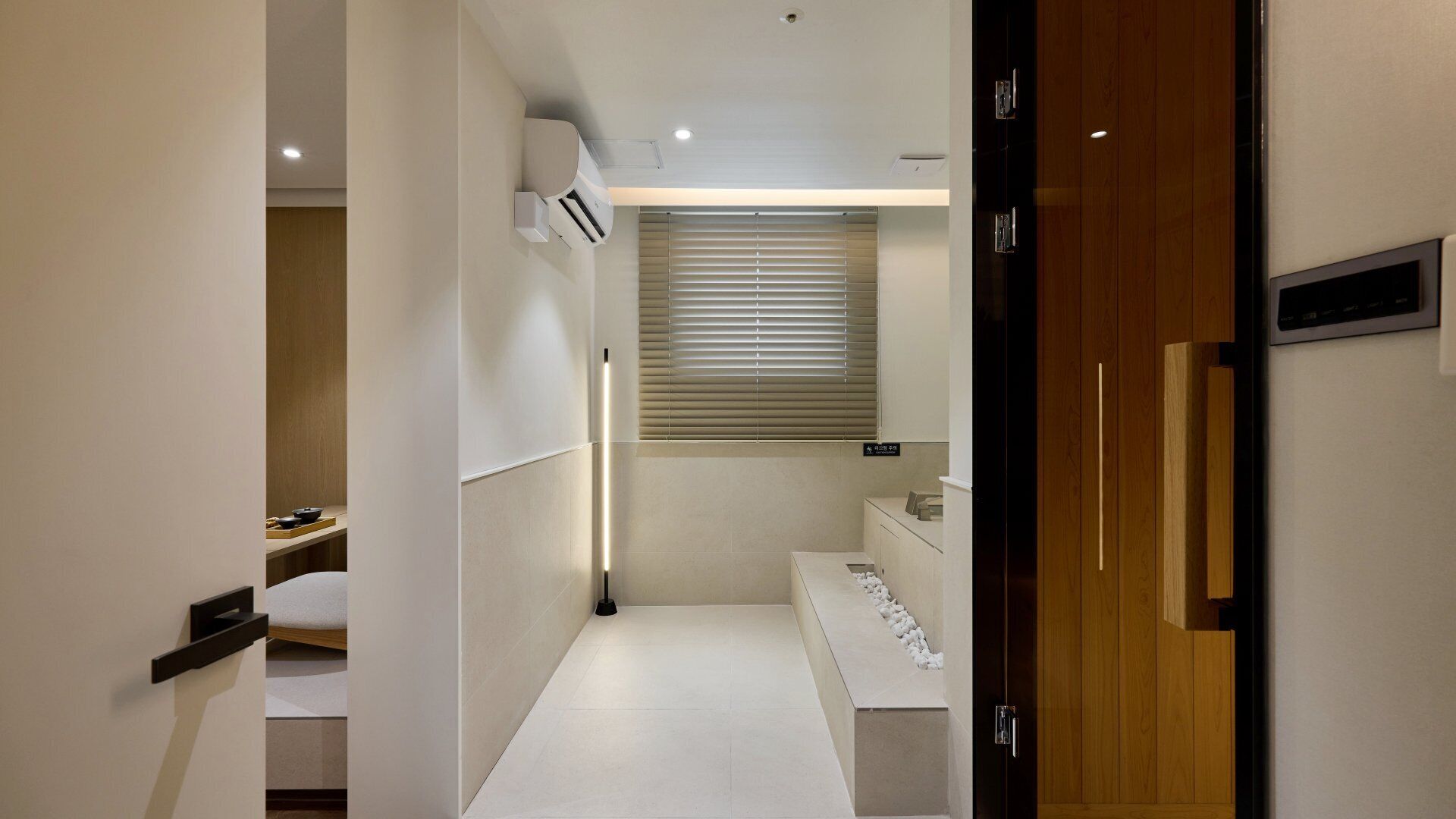 Signature | Blackout drapes, soundproofing, free WiFi, bed sheets