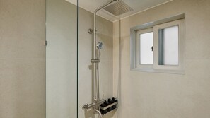 Deluxe-Z Spa | Baño | Secadora de cabello, pantuflas, bidet, toallas 