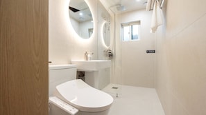 Deluxe-Spa | Bagno | Asciugacapelli, pantofole, bidet, asciugamani