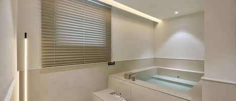 Signature | Private spa tub