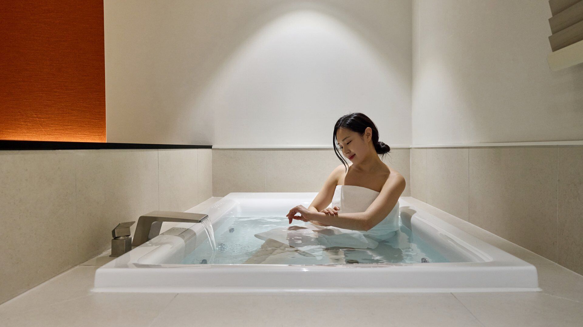Deluxe-Z Spa | Tina de hidromasaje privada