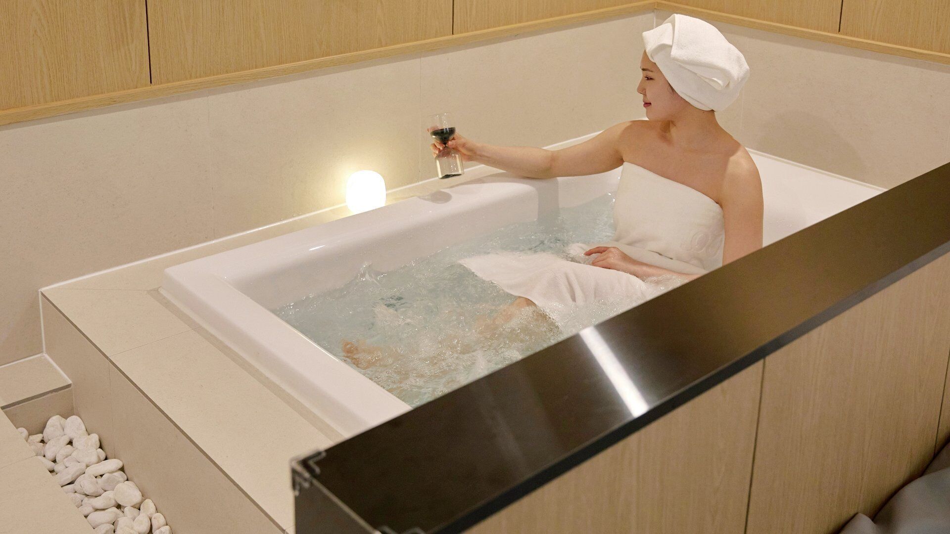 Deluxe-Z Spa | Private spa tub
