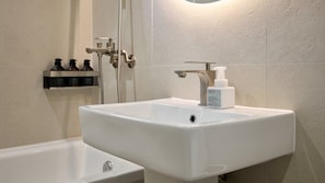 Deluxe | Bathroom - Anook Hotel & Spa Gangseo Hwagok (Seoul)